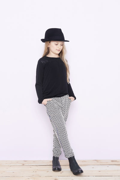 PETIT BY SOFIE SCHNOOR Black / Off Pants